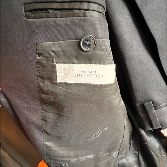 Versace Men’s blue suit, size 40 US (50 EU) - Picture 4 of 9